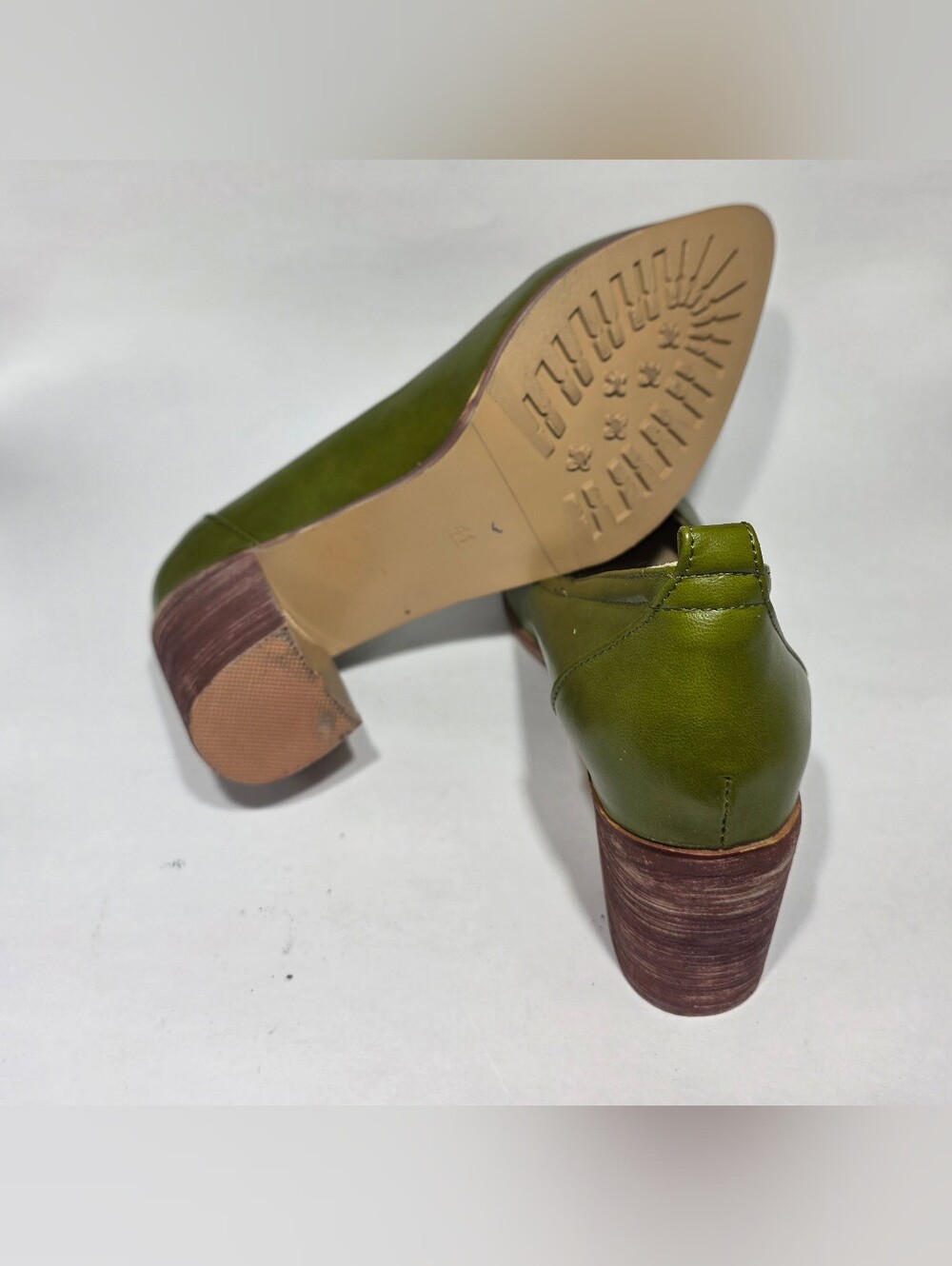 Women’s Size 41 Green Olive Block Heel Pumps Pointed Toe Slip On Shoes - Picture 6 of 8